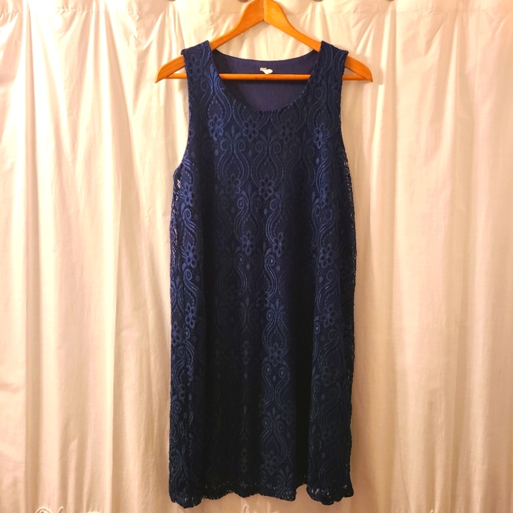 lace-inspired maternity 👗